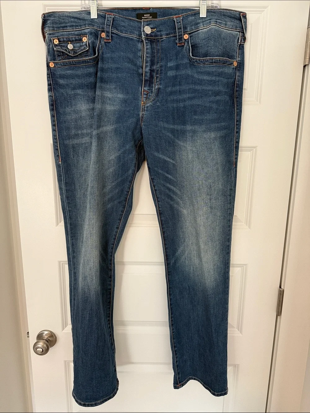 True Religion Men Ricky Jeans - 38x32 - Like New/Smoke & Pet Free